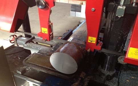 鱼峰卧式带锯床加工时出现明显振荡如何排查？